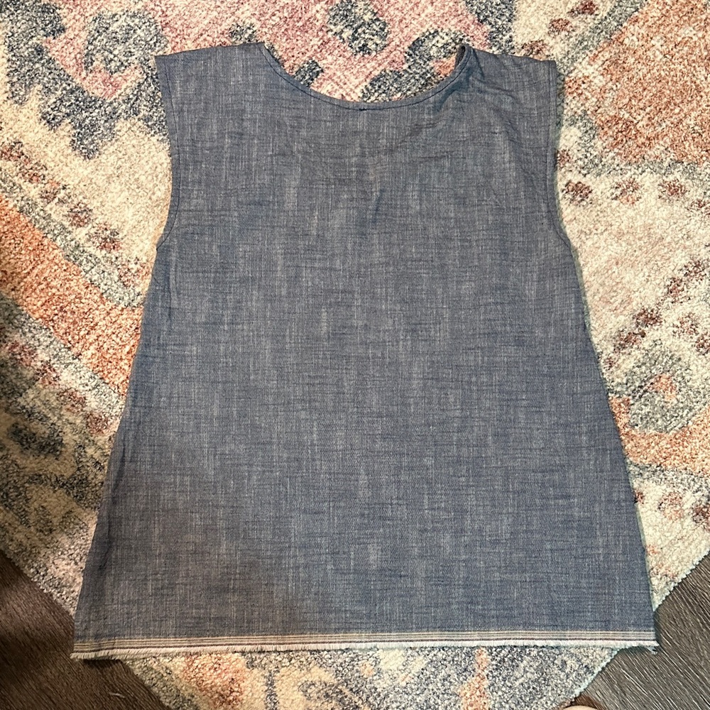 Sleeveless Blue Chambray Denim Top with Pocket - Picture 3 of 7